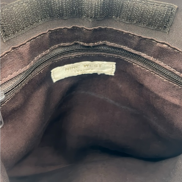 90s Nine West Brown Vintage Pebble Grain Leather Swing Pack Crossbody Retro Bag - Picture 8 of 10